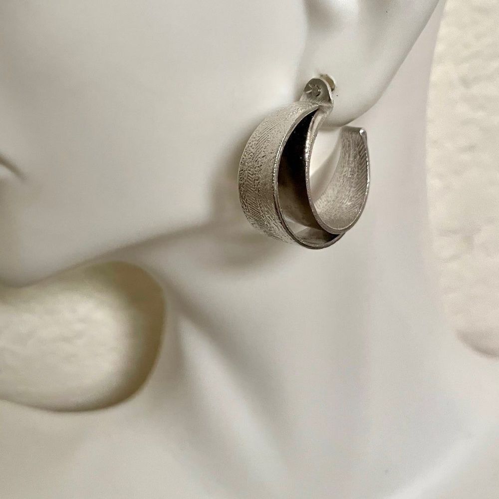 Silver tone double hoop post earrings